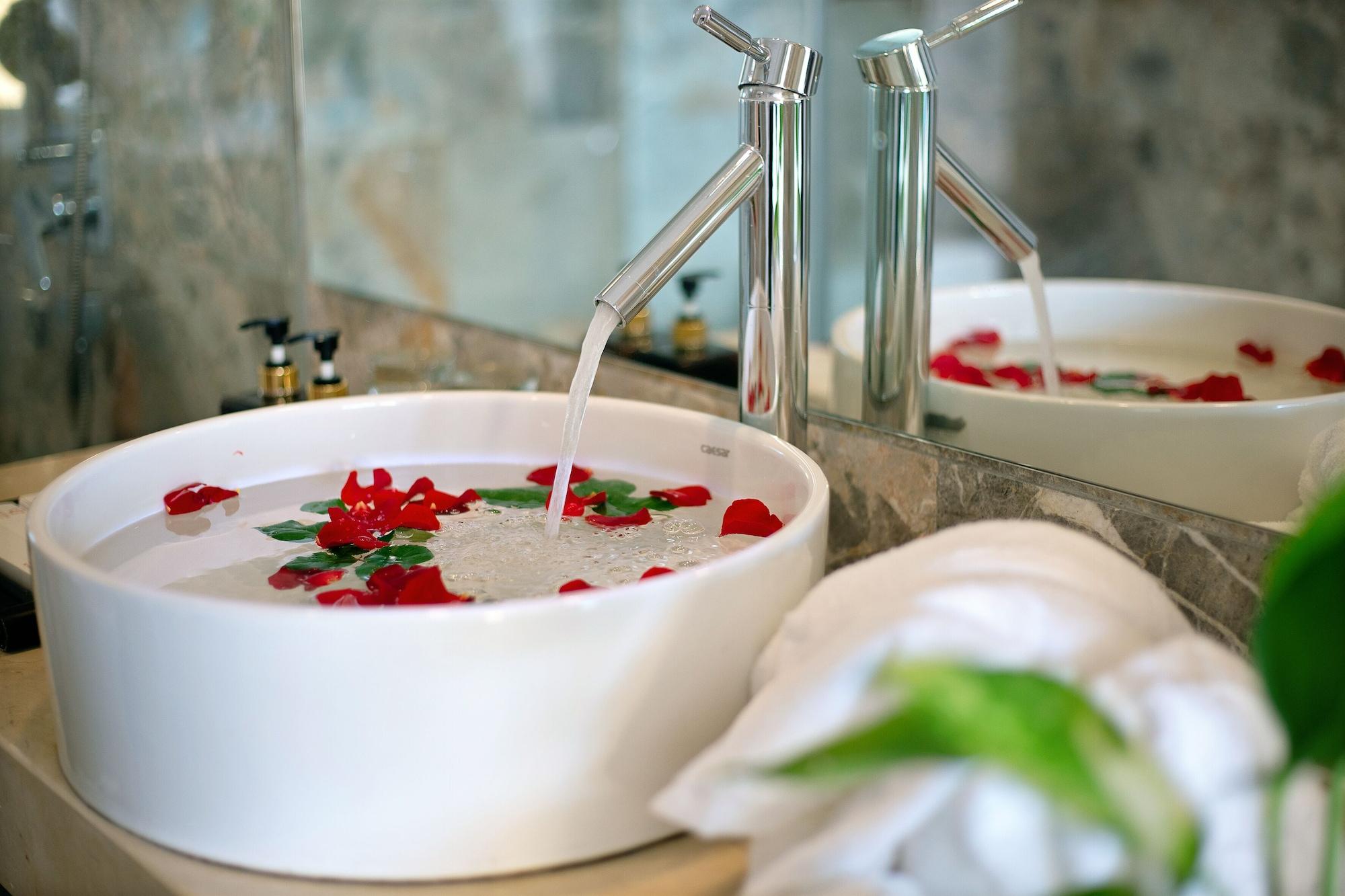 Hoi An Aurora Riverside Hotel And Spa Экстерьер фото